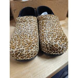NIB Professional Safari Leopard Animal Print Clogs Ladies size 38 / 8